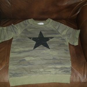 Camouflage short sleeve sweatshirt